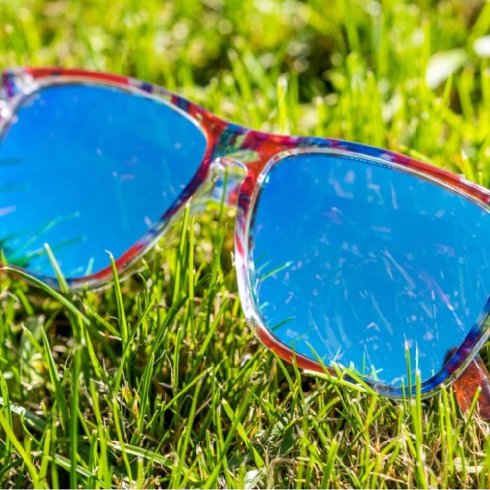 Knockaround LIVE FREE OR TIE-DYE FAST LANES-brand new,with case,reflective lens